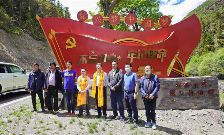 尊龙凯时集团党委书记、董事长任丁率队赴麻格同村推进对口帮扶工作